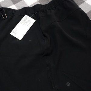 Lululemon On the Fly Mid-Rise Skirt Woven